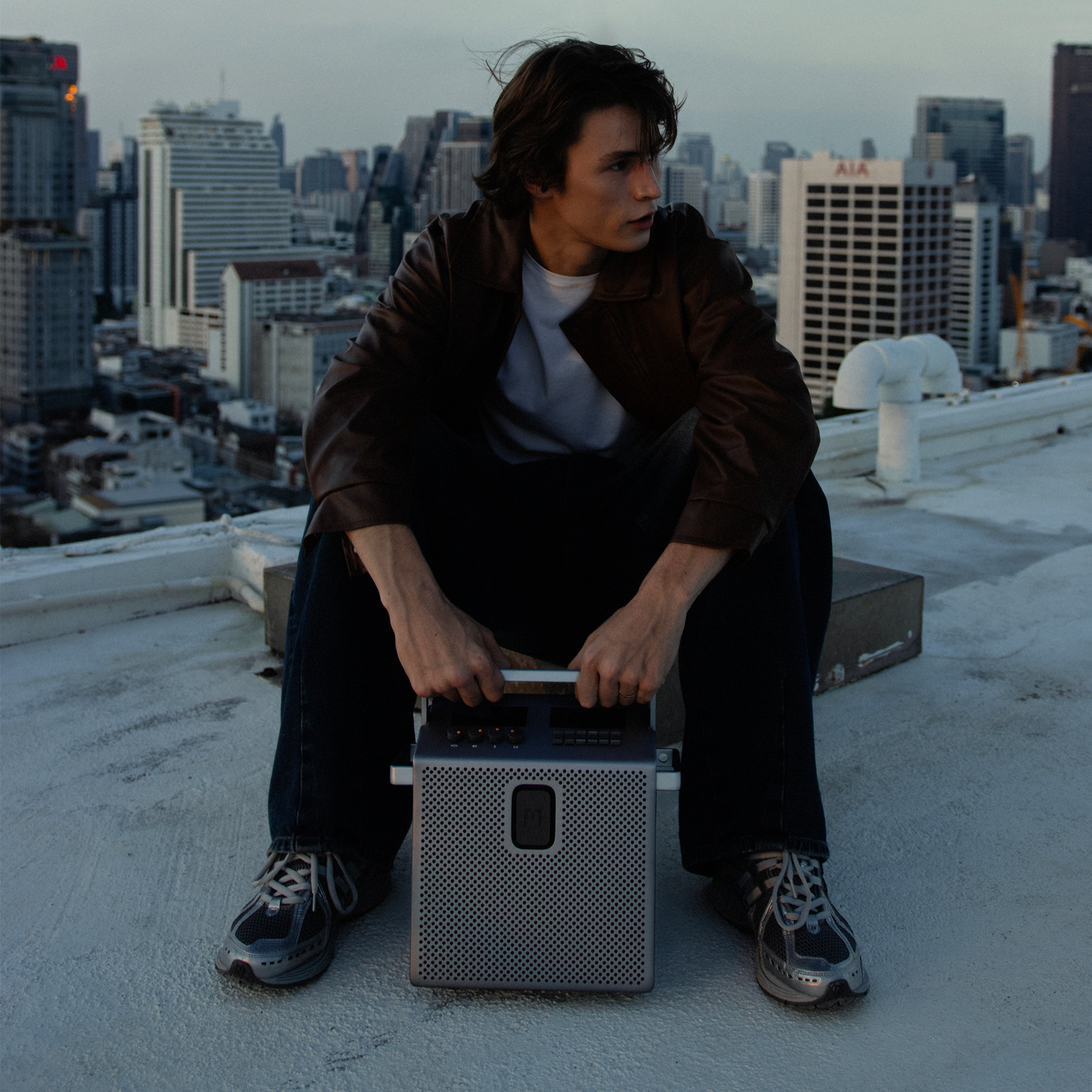 SPEAKER MEDIUM GRIS OSCURO
