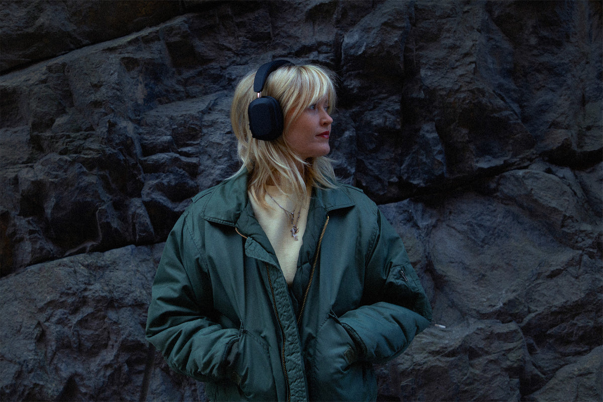 mondo-overear-headphones-black-emelie.jpg